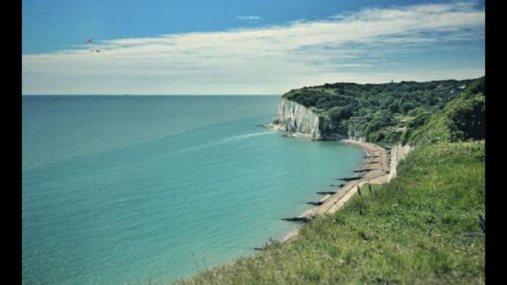 Foxes Sea Side Retreat Deluxe Chalet Is A Lovely Holiday Home Tucked Away On The Kent Coast Kingsdown  Exteriör bild