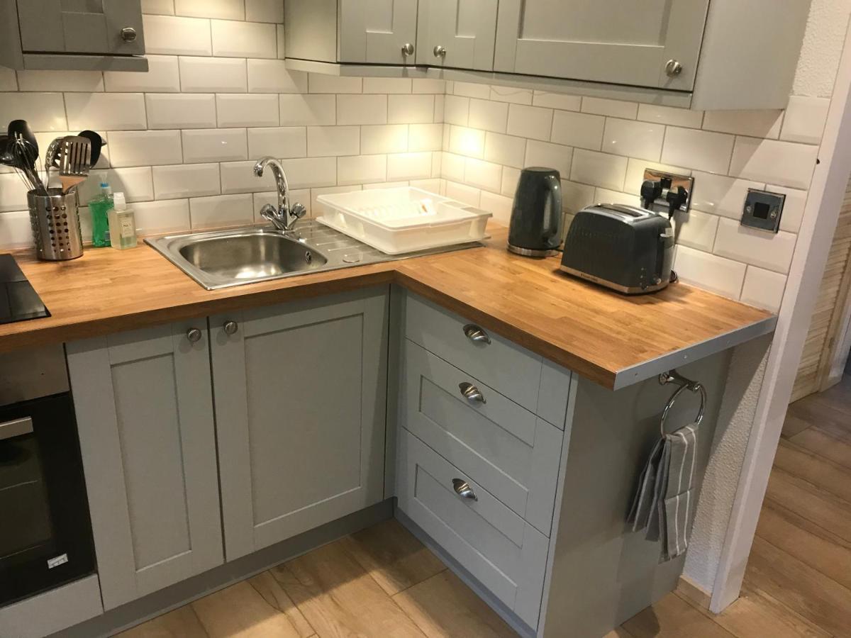 Foxes Sea Side Retreat Deluxe Chalet Is A Lovely Holiday Home Tucked Away On The Kent Coast Kingsdown  Exteriör bild