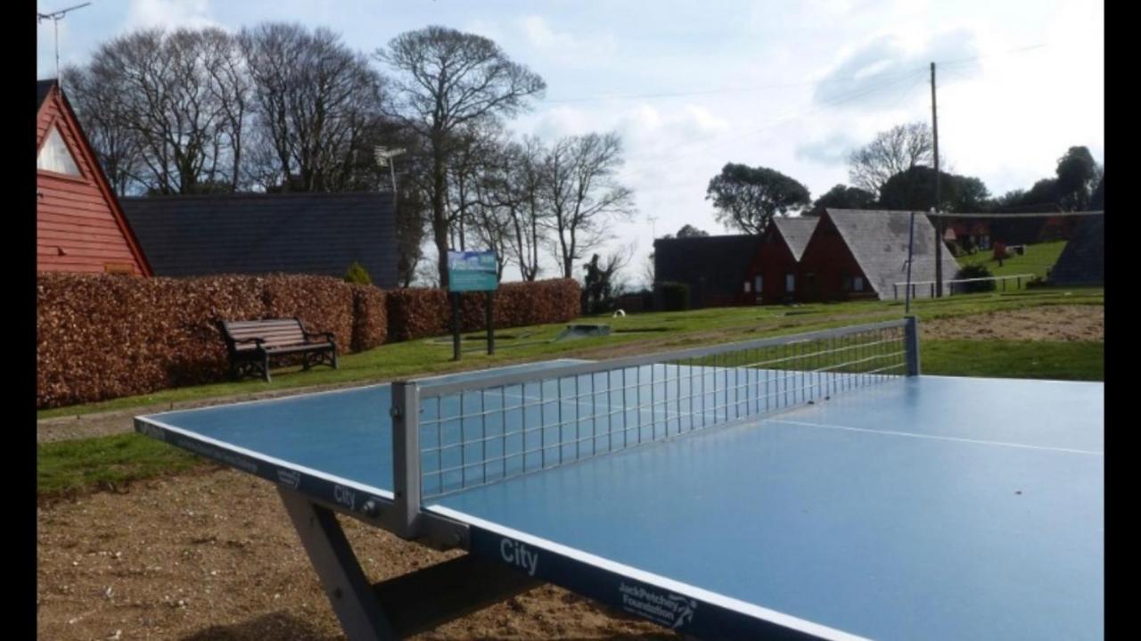 Foxes Sea Side Retreat Deluxe Chalet Is A Lovely Holiday Home Tucked Away On The Kent Coast Kingsdown  Exteriör bild