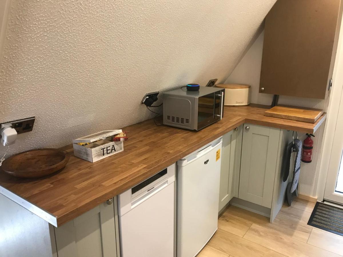Foxes Sea Side Retreat Deluxe Chalet Is A Lovely Holiday Home Tucked Away On The Kent Coast Kingsdown  Exteriör bild